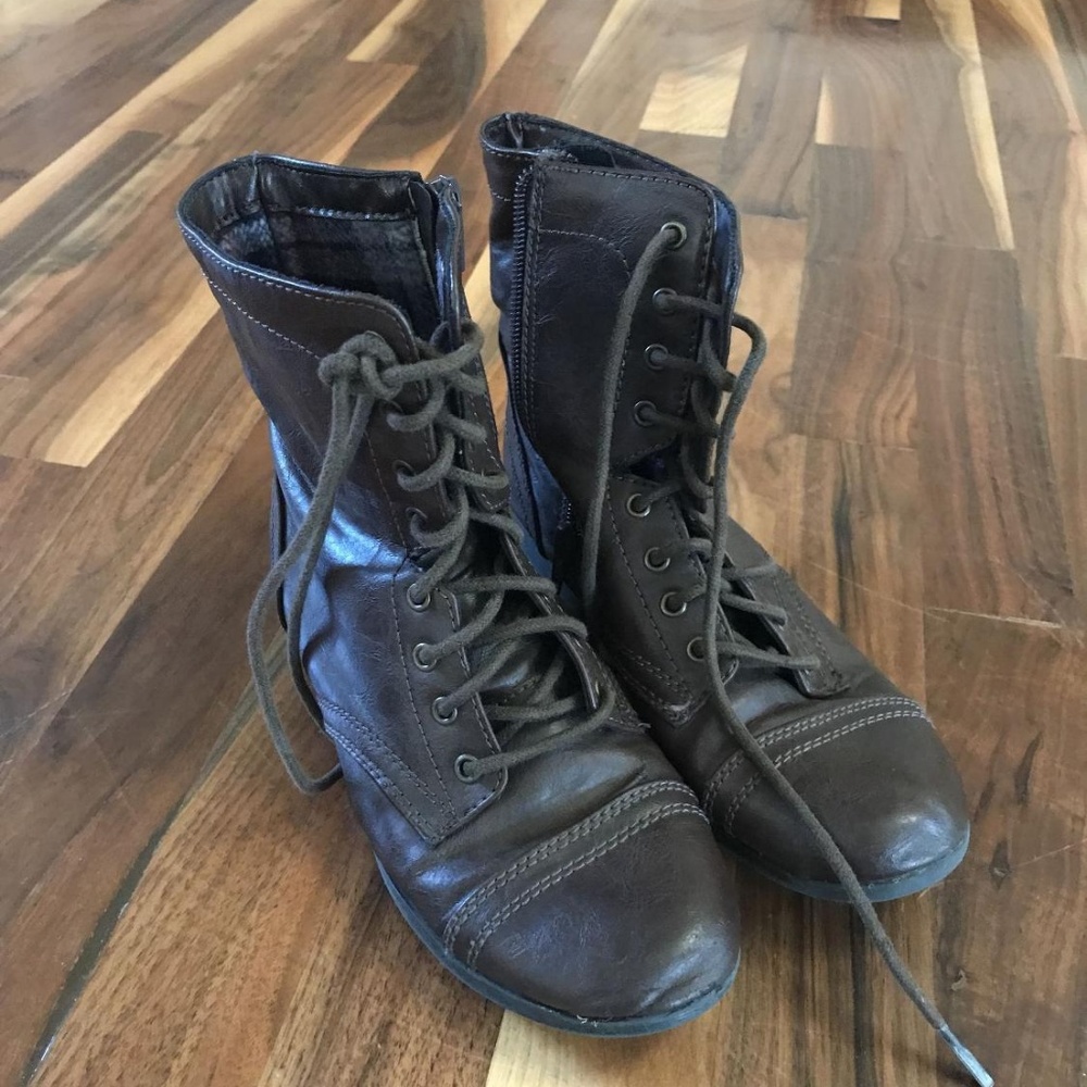 EUC girls size 3 brown combat boots